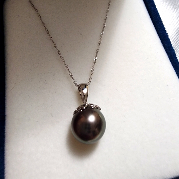 14kt White Gold Tahitian Black Pearl Pendant & Chain - Picture 3 of 6